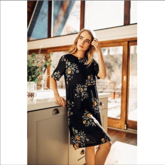 Piper & Scoot Dresses & Skirts - Piper & Scoot black floral dress large
